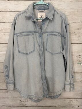 American Eagle Aerie Light Wash Denim Shirt Jacket - Pale Blue